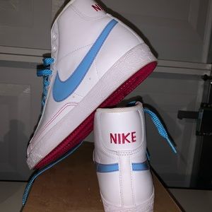Nike wmns blazer high 9.5